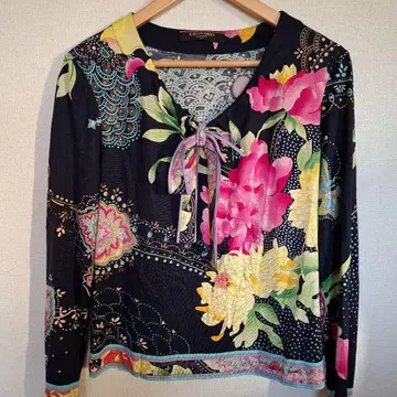 레오나드 꽃무늬 보타이 실크 혼방 상의 LL