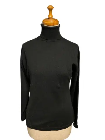 블랙 터틀넥 스웨터 M 사이즈
