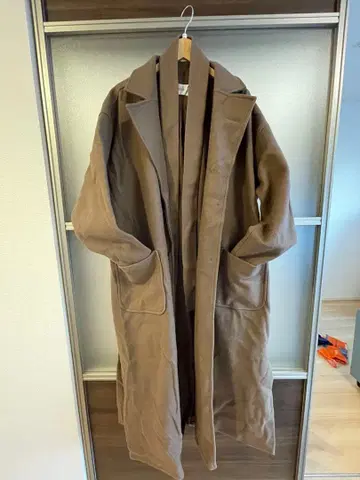 브라운 롱 코트