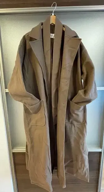 브라운 롱 코트