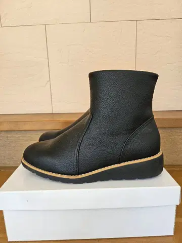 새상품 팬지 FD108 블랙 24.0 슬라이드 지퍼 3E