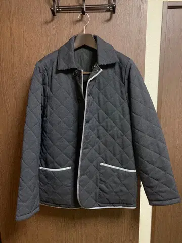 L 사이즈 미사용 새상품! 리버서블 퀼팅 하프 코트 네이비와 블랙!