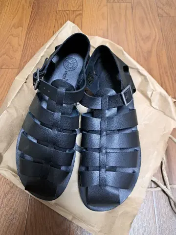 그린 레이블 릴랙싱 가죽 글루카 사이즈 41 샌들