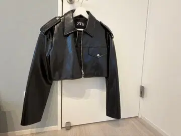 ZARA 크롭 블랙 가죽 자켓