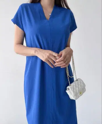 파랑 V넥 반팔 원피스 무릎 기장