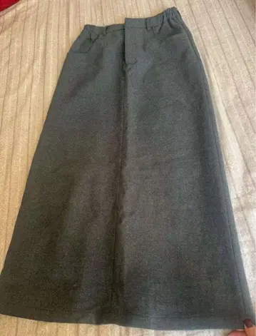 그레이 플레어 스커트 무릎 기장 포켓 부착