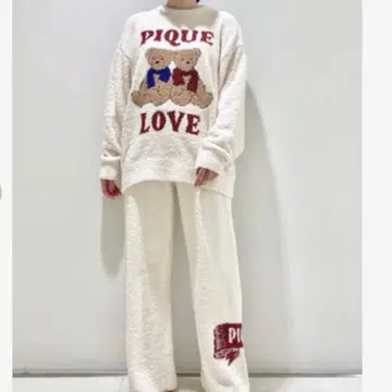 젤라또피케 2023 홀리데이 상하의 세트