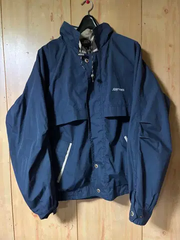 네이비 로고 자수 테크 계열 자켓 수입 구제 의류 winenermate