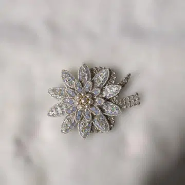 크리스탈 꽃 모양 브로치