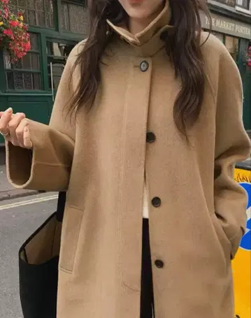베이지 울 혼방 코트 단추 포함