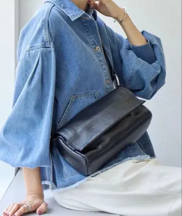 BEARDSLEY 가죽 숄더백