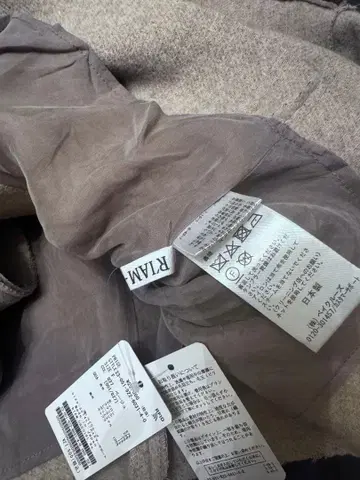 Plage (플라주) [추가] [R'IAM] 실루엣 블라우스