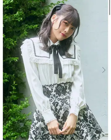 스퀘어 칼라 고딕 블라우스