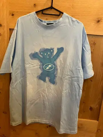 WE11DONE 곰 프린트 T셔츠 라이트 블루