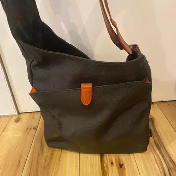 HUNTING WORLD 메신저 백