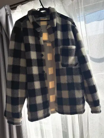 ZARA 체크 무늬 보아 자켓