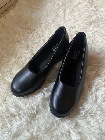 블랙 웨지힐 펌프스