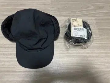 무인양품 보아 달린 블랙 캡 & 귀도리