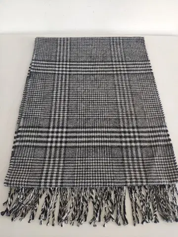 체크 무늬 프린지 머플러