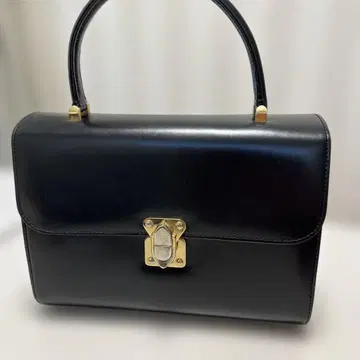 블랙 가죽 핸드백 골드 금장 장식