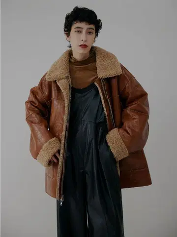 Ameri 브라운 가죽 보아 옷깃 자켓