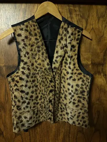 레오파드 무늬 퍼 스타일 베스트