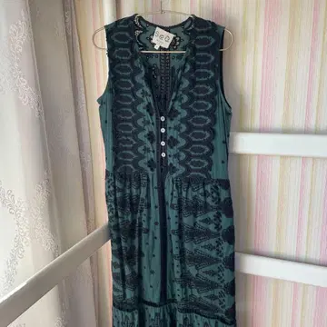 [ 씨 뉴욕 ] 자수 & 레이스 슬리브리스 원피스 그린