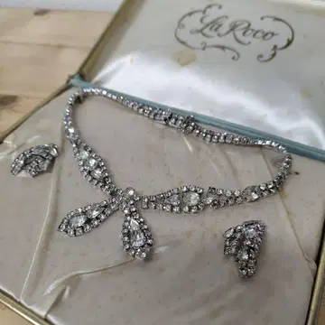 La Roco 리본 목걸이 & 귀찌 세트