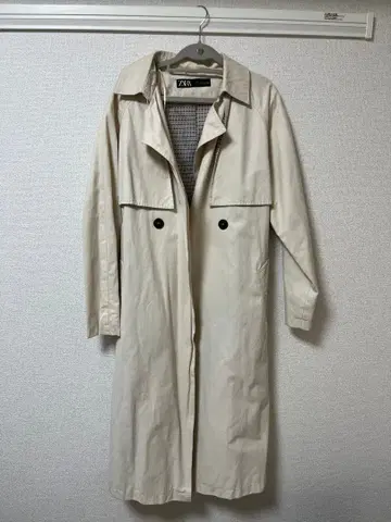 베이지 트렌치코트 더블 버튼