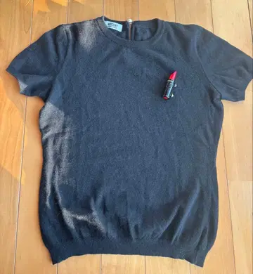 MOSCHINO 크루넥 니트 립 브로치 포함