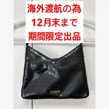 GUESS 크로커다일 패턴 블랙 핸드백