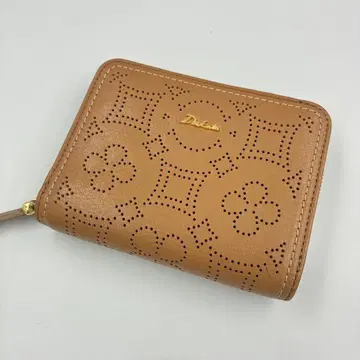 새상품급 다코타 디클라세 펀칭 가죽 접이식 지갑 브라운