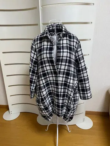 오버 사이즈 체크 무늬 코트