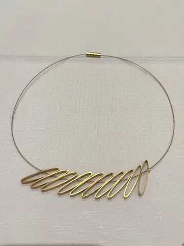 골드, 모던 초커