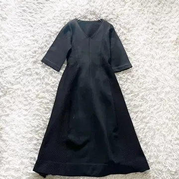 셀포드 홀가먼트 니트 원피스 플레어