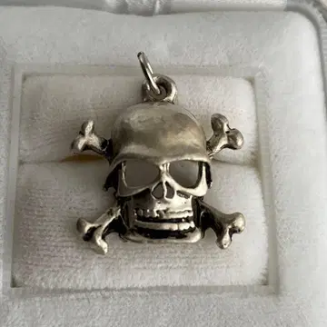 실버 펜던트 탑