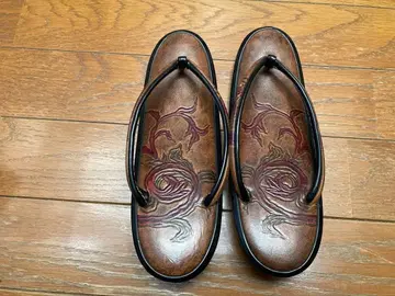 꽃무늬 조각 조리 브라운