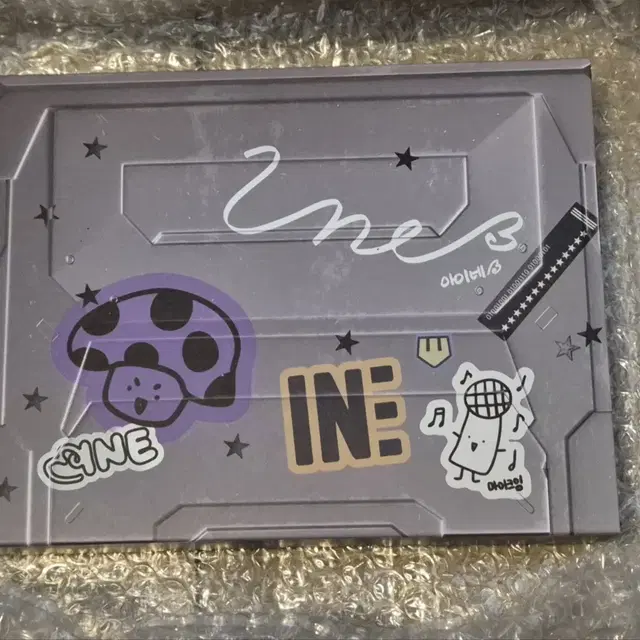 이세계아이돌 아이네 바인더 팝니다.(개봉, 스페셜포카X, 특전X)