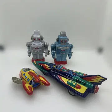 일본제 로봇 완구와 로켓 세트
