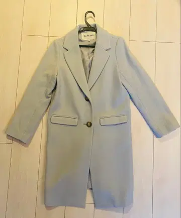 연한 스카이블루 체스터 코트