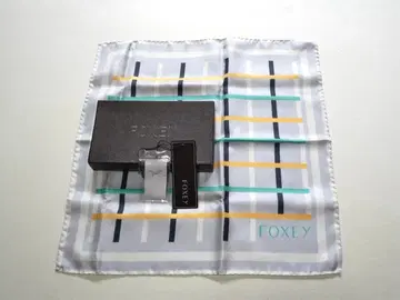 FOXEY 폭시 이탈리아제 실크 스카프 카레 체크