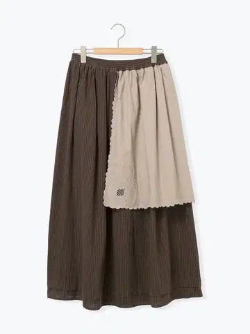 사만사 모스모스 자수 크로스 부착 스커트