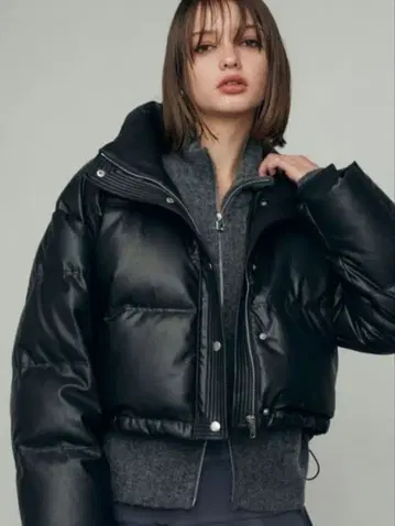 블랙 EMODA 인조 가죽 숏 다운