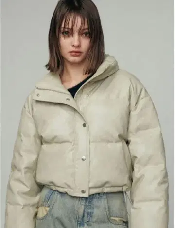 아이보리 EMODA 인조 가죽 숏 다운