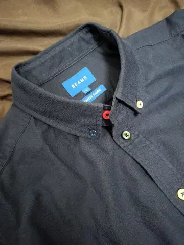 BEAMS 네이비 버튼다운 셔츠