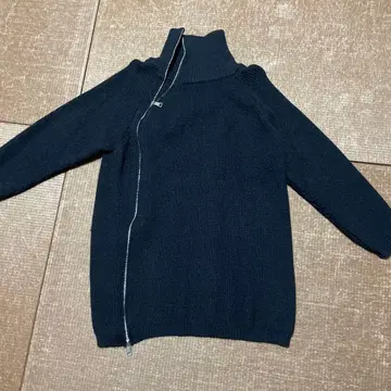 블랙 하이넥 니트