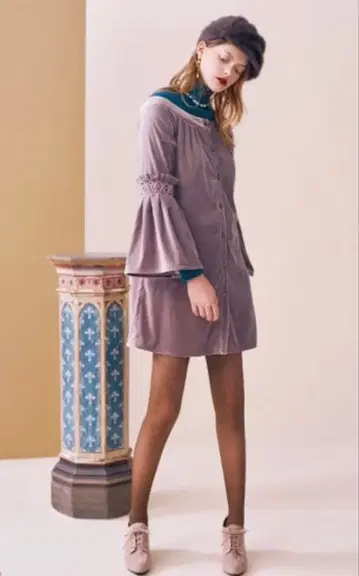 Lily Brown 오프숄더 벨로아 원피스 베이지