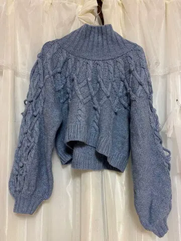 FUR FUR 블루 케이블 짜임 크롭 니트