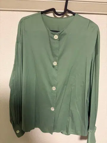 TOMORROW LAND 그린 셔츠