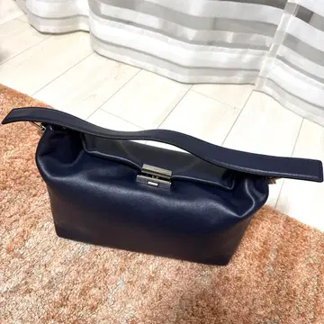 PUNTI. 네이비 핸드백 택 포함